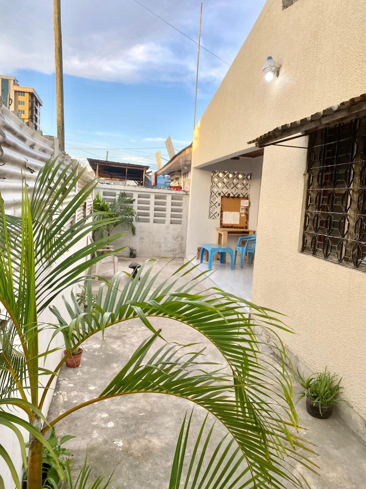The Nest Haven Hostel Dar es Salaam Buitenkant foto